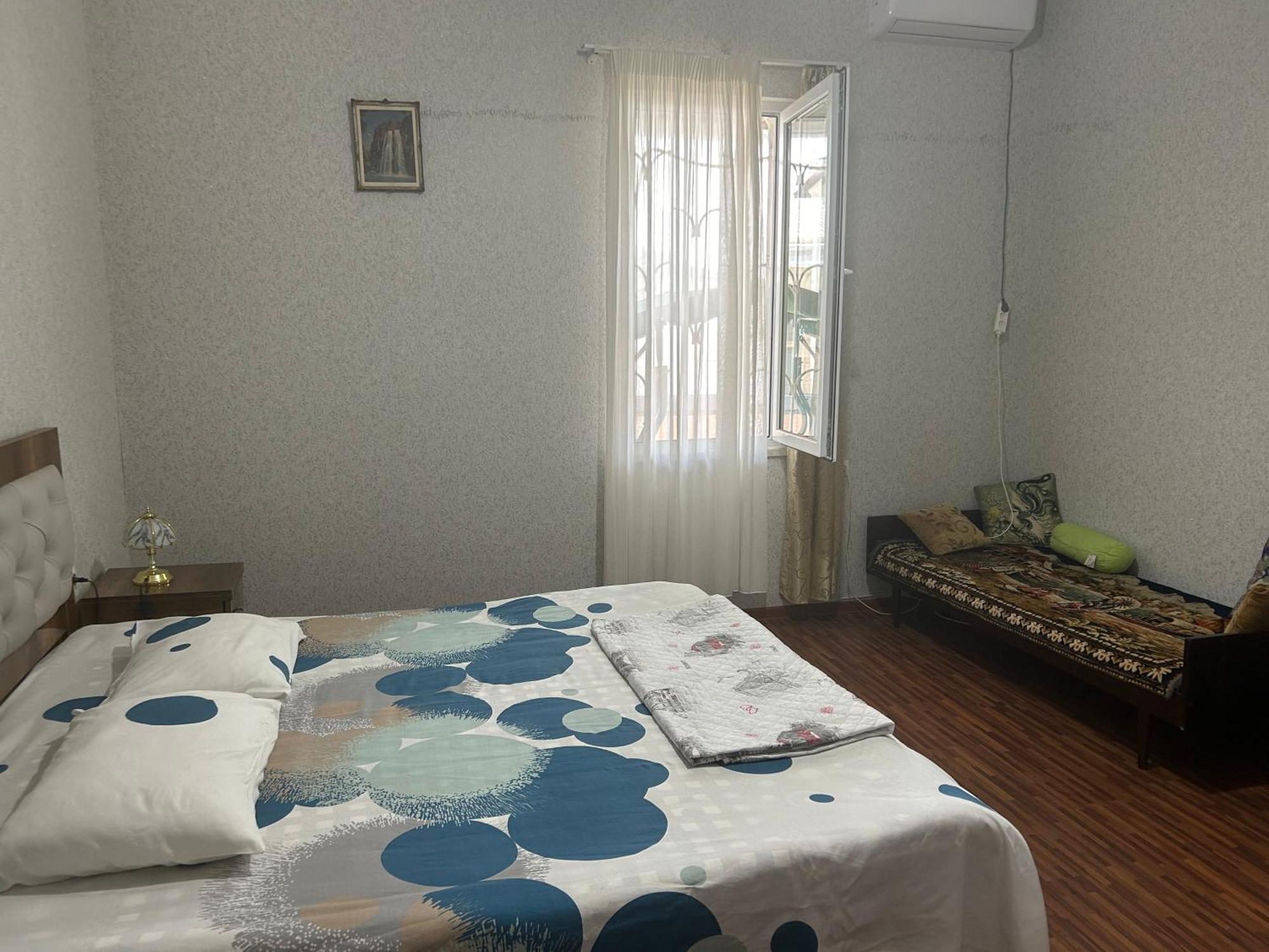 Guest House Medea Kutaisi Ngoại thất bức ảnh